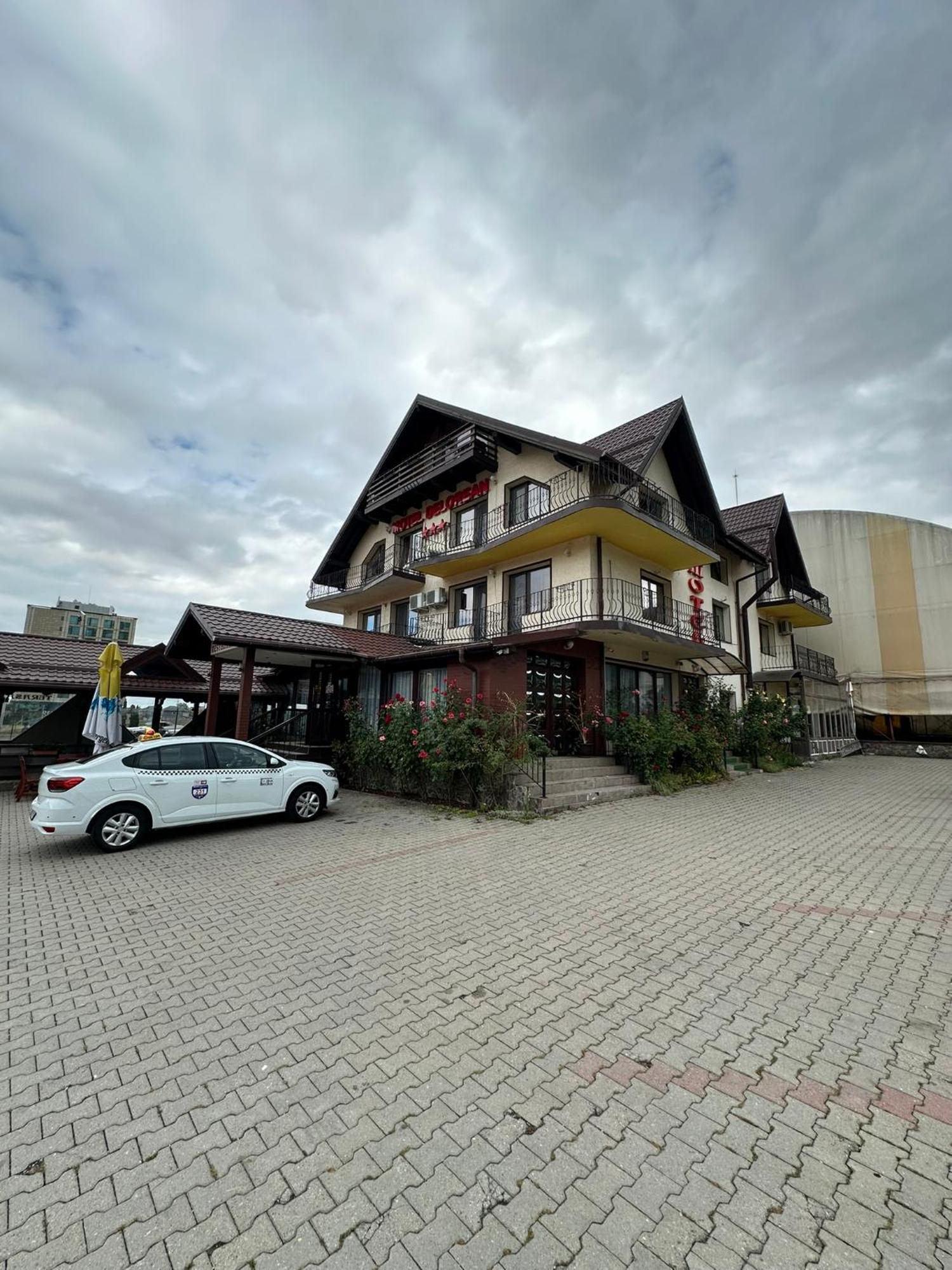 Restaurant Motel Dolorean Săcele Exteriör bild